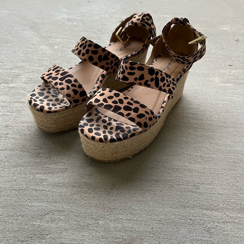 Size 9 leopard print sandal